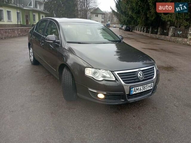Коричневый Фольксваген Пассат, объемом двигателя 1.97 л и пробегом 323 тыс. км за 6000 $, фото 1 на Automoto.ua