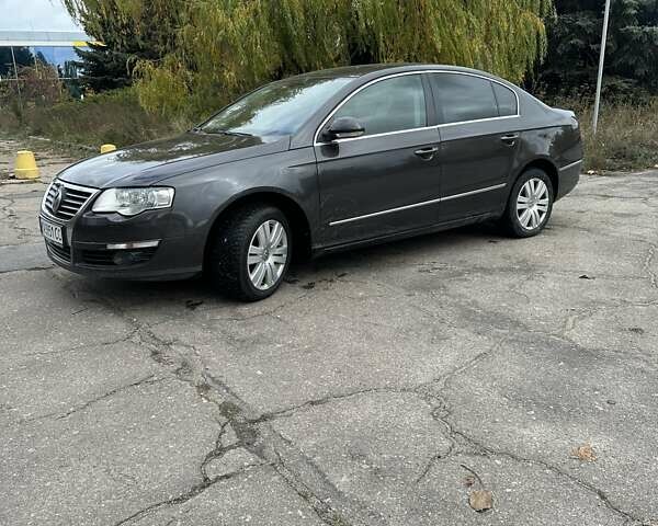 Коричневый Фольксваген Пассат, объемом двигателя 1.98 л и пробегом 220 тыс. км за 6000 $, фото 1 на Automoto.ua