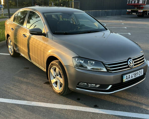 Коричневый Фольксваген Пассат, объемом двигателя 1.8 л и пробегом 300 тыс. км за 8200 $, фото 1 на Automoto.ua