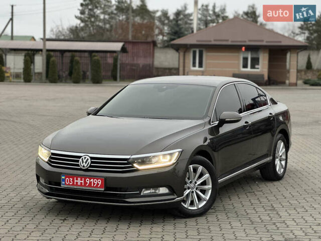 Коричневый Фольксваген Пассат, объемом двигателя 2 л и пробегом 200 тыс. км за 15950 $, фото 1 на Automoto.ua