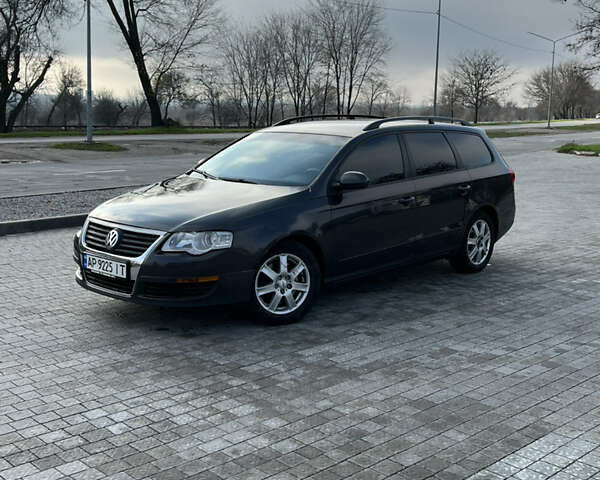 Коричневий Фольксваген Пассат, об'ємом двигуна 1.6 л та пробігом 290 тис. км за 4900 $, фото 1 на Automoto.ua