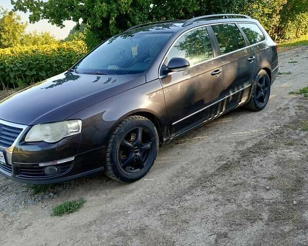 Коричневый Фольксваген Пассат, объемом двигателя 2 л и пробегом 381 тыс. км за 5800 $, фото 1 на Automoto.ua