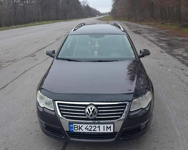 Коричневий Фольксваген Пассат, об'ємом двигуна 2 л та пробігом 286 тис. км за 7700 $, фото 1 на Automoto.ua