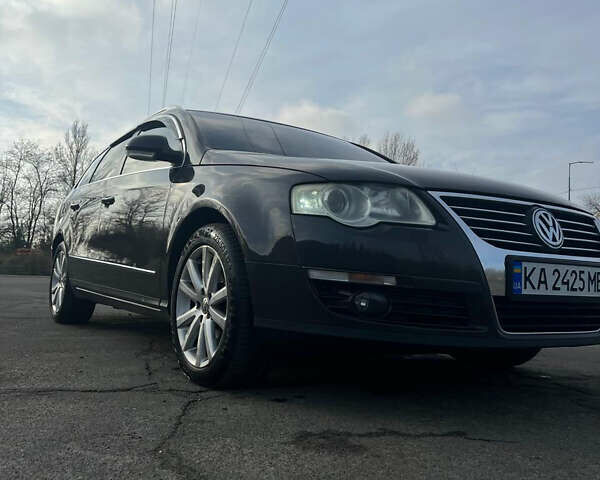 Коричневий Фольксваген Пассат, об'ємом двигуна 2 л та пробігом 267 тис. км за 7800 $, фото 1 на Automoto.ua