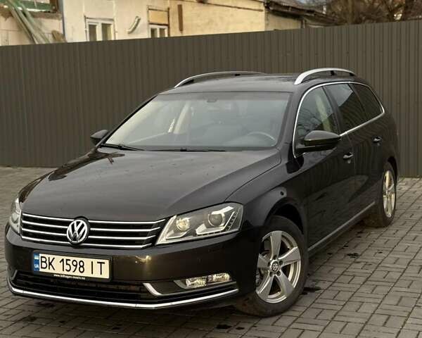 Коричневый Фольксваген Пассат, объемом двигателя 1.6 л и пробегом 216 тыс. км за 9200 $, фото 1 на Automoto.ua
