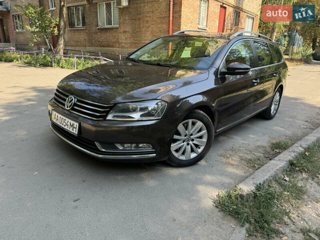 Коричневый Фольксваген Пассат, объемом двигателя 2 л и пробегом 244 тыс. км за 11800 $, фото 1 на Automoto.ua