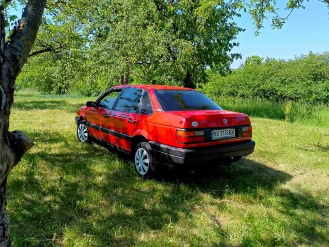 Красный Фольксваген Пассат, объемом двигателя 1.8 л и пробегом 430 тыс. км за 1100 $, фото 1 на Automoto.ua