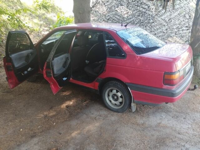 Красный Фольксваген Пассат, объемом двигателя 1.8 л и пробегом 617 тыс. км за 1600 $, фото 1 на Automoto.ua