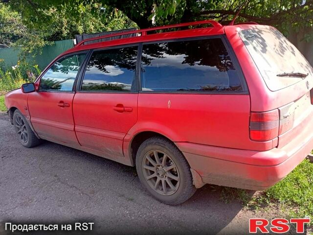 Красный Фольксваген Пассат, объемом двигателя 1.9 л и пробегом 385 тыс. км за 1500 $, фото 1 на Automoto.ua