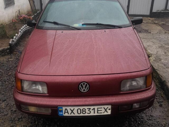 Красный Фольксваген Пассат, объемом двигателя 1.8 л и пробегом 280 тыс. км за 1450 $, фото 1 на Automoto.ua