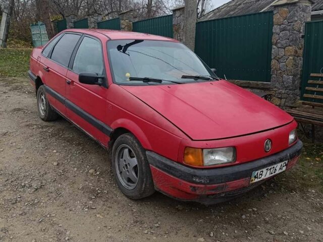 Красный Фольксваген Пассат, объемом двигателя 1.8 л и пробегом 300 тыс. км за 950 $, фото 1 на Automoto.ua