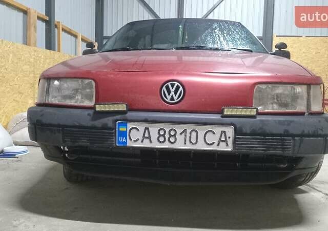 Красный Фольксваген Пассат, объемом двигателя 1.8 л и пробегом 380 тыс. км за 1800 $, фото 1 на Automoto.ua