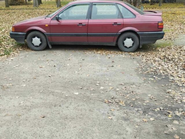 Красный Фольксваген Пассат, объемом двигателя 1 л и пробегом 1 тыс. км за 1550 $, фото 1 на Automoto.ua