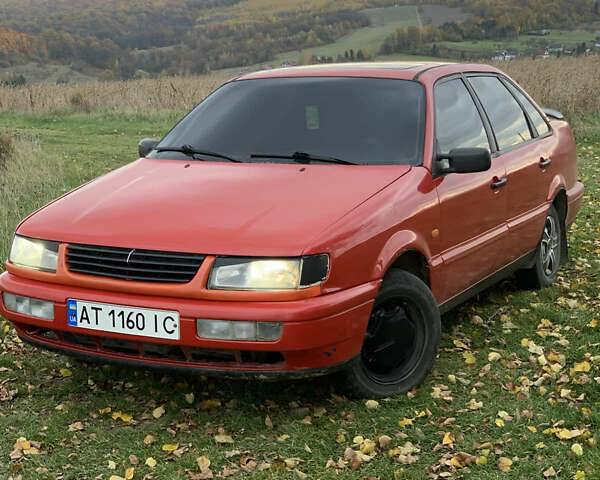 Красный Фольксваген Пассат, объемом двигателя 1.8 л и пробегом 400 тыс. км за 1850 $, фото 1 на Automoto.ua