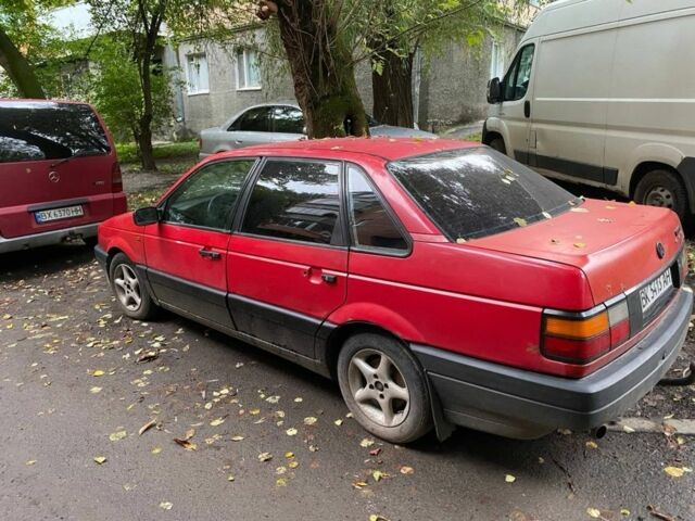 Красный Фольксваген Пассат, объемом двигателя 1.8 л и пробегом 360 тыс. км за 1100 $, фото 1 на Automoto.ua