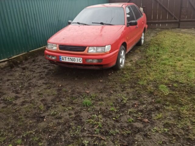 Красный Фольксваген Пассат, объемом двигателя 1.8 л и пробегом 400 тыс. км за 1100 $, фото 1 на Automoto.ua