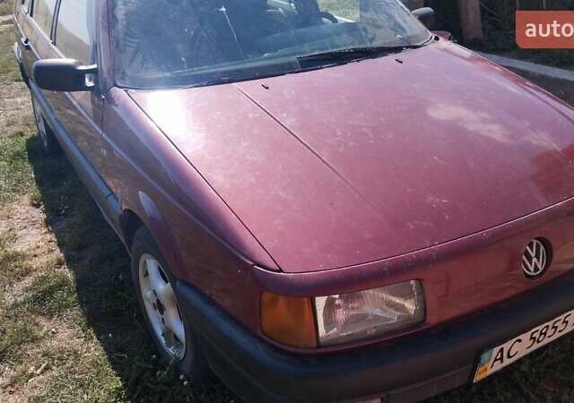 Красный Фольксваген Пассат, объемом двигателя 1.6 л и пробегом 356 тыс. км за 1300 $, фото 1 на Automoto.ua