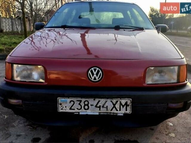 Червоний Фольксваген Пассат, об'ємом двигуна 1.8 л та пробігом 300 тис. км за 1100 $, фото 1 на Automoto.ua