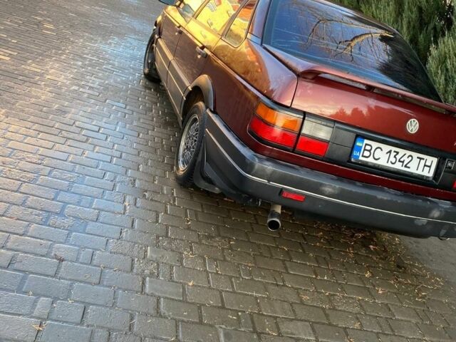 Красный Фольксваген Пассат, объемом двигателя 2 л и пробегом 350 тыс. км за 1050 $, фото 1 на Automoto.ua