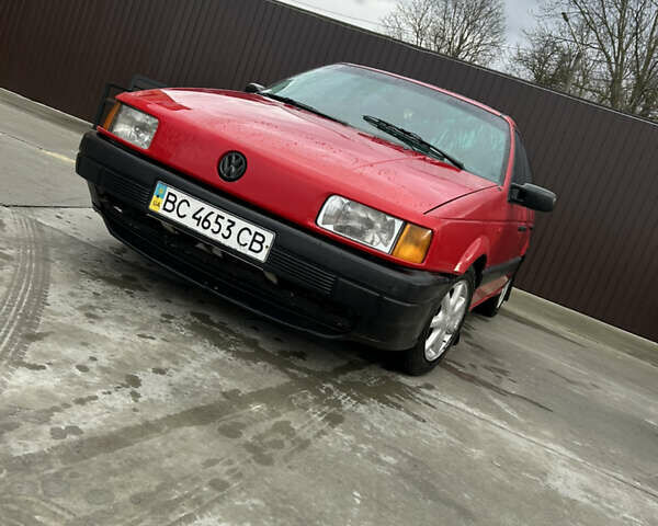 Красный Фольксваген Пассат, объемом двигателя 1.8 л и пробегом 242 тыс. км за 1500 $, фото 1 на Automoto.ua