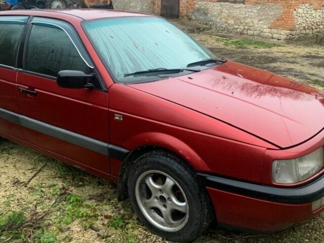 Красный Фольксваген Пассат, объемом двигателя 1.9 л и пробегом 300 тыс. км за 1850 $, фото 1 на Automoto.ua