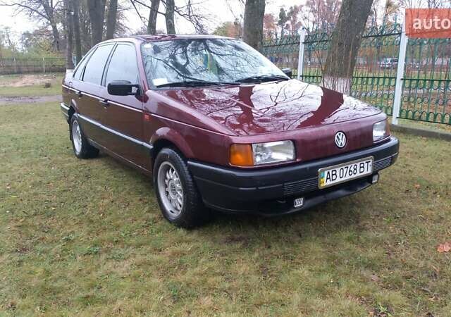 Красный Фольксваген Пассат, объемом двигателя 1.8 л и пробегом 526 тыс. км за 1450 $, фото 1 на Automoto.ua