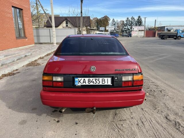 Красный Фольксваген Пассат, объемом двигателя 1.8 л и пробегом 215 тыс. км за 1350 $, фото 1 на Automoto.ua