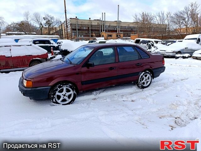 Красный Фольксваген Пассат, объемом двигателя 1.9 л и пробегом 300 тыс. км за 1550 $, фото 1 на Automoto.ua