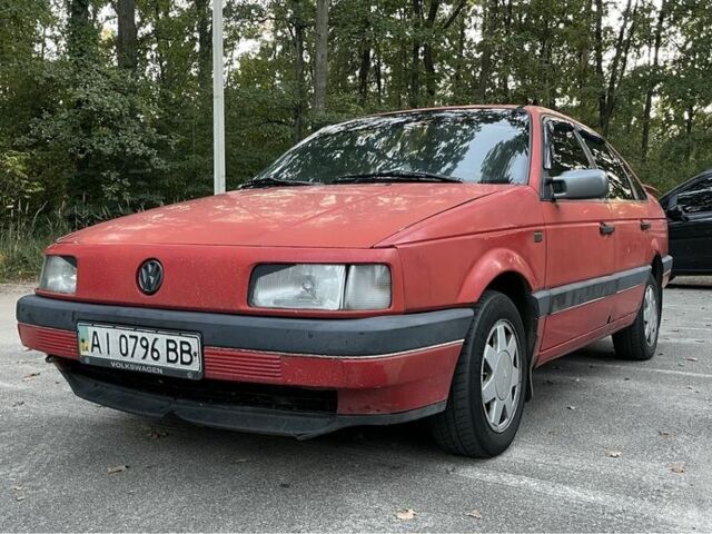 Красный Фольксваген Пассат, объемом двигателя 1.8 л и пробегом 570 тыс. км за 1700 $, фото 1 на Automoto.ua