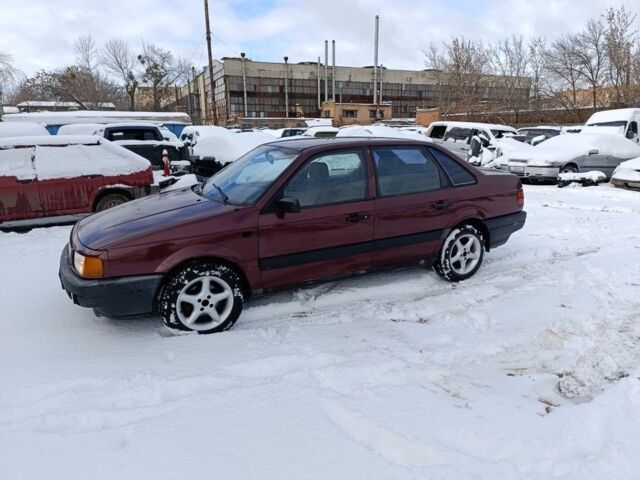 Красный Фольксваген Пассат, объемом двигателя 1.9 л и пробегом 300 тыс. км за 1550 $, фото 1 на Automoto.ua