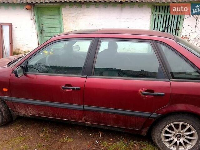 Красный Фольксваген Пассат, объемом двигателя 1.8 л и пробегом 620 тыс. км за 1450 $, фото 1 на Automoto.ua