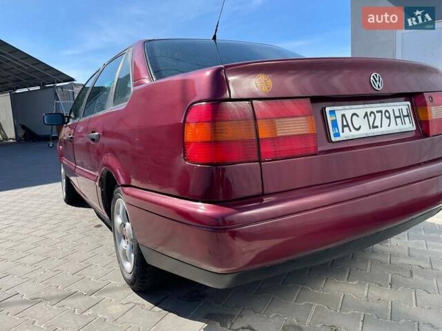 Красный Фольксваген Пассат, объемом двигателя 1.8 л и пробегом 388 тыс. км за 2250 $, фото 1 на Automoto.ua