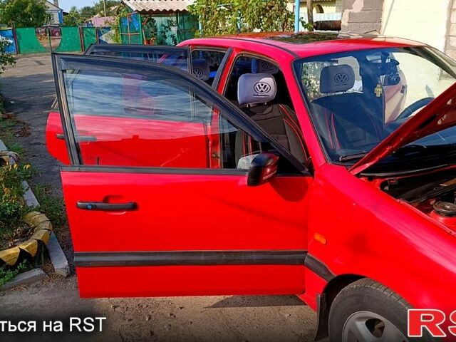 Красный Фольксваген Пассат, объемом двигателя 1.8 л и пробегом 380 тыс. км за 2500 $, фото 1 на Automoto.ua