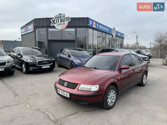 Красный Фольксваген Пассат, объемом двигателя 1.78 л и пробегом 315 тыс. км за 3000 $, фото 1 на Automoto.ua