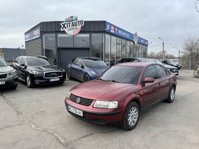 Красный Фольксваген Пассат, объемом двигателя 1.8 л и пробегом 315 тыс. км за 3000 $, фото 1 на Automoto.ua