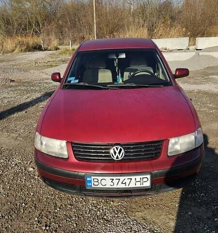 Красный Фольксваген Пассат, объемом двигателя 1.8 л и пробегом 360 тыс. км за 2900 $, фото 1 на Automoto.ua