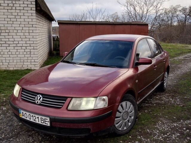 Красный Фольксваген Пассат, объемом двигателя 1.8 л и пробегом 520 тыс. км за 1900 $, фото 1 на Automoto.ua