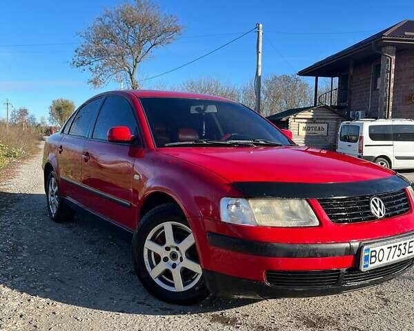 Красный Фольксваген Пассат, объемом двигателя 1.8 л и пробегом 290 тыс. км за 3150 $, фото 1 на Automoto.ua