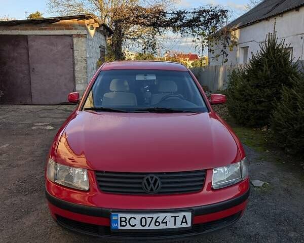 Красный Фольксваген Пассат, объемом двигателя 1.6 л и пробегом 231 тыс. км за 4200 $, фото 1 на Automoto.ua