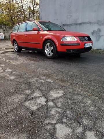 Красный Фольксваген Пассат, объемом двигателя 1.6 л и пробегом 200 тыс. км за 4100 $, фото 1 на Automoto.ua
