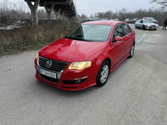 Червоний Фольксваген Пассат, об'ємом двигуна 2 л та пробігом 220 тис. км за 4500 $, фото 1 на Automoto.ua