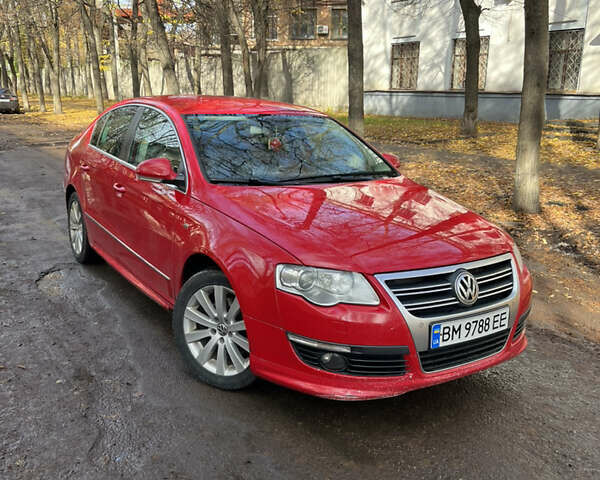 Красный Фольксваген Пассат, объемом двигателя 1.39 л и пробегом 259 тыс. км за 7100 $, фото 1 на Automoto.ua