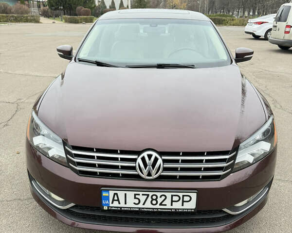 Красный Фольксваген Пассат, объемом двигателя 1.97 л и пробегом 188 тыс. км за 10000 $, фото 1 на Automoto.ua