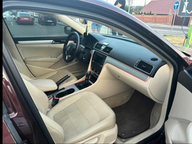 Красный Фольксваген Пассат, объемом двигателя 2.5 л и пробегом 230 тыс. км за 9100 $, фото 1 на Automoto.ua