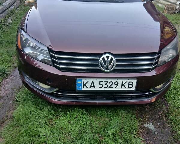 Красный Фольксваген Пассат, объемом двигателя 1.97 л и пробегом 253 тыс. км за 10500 $, фото 1 на Automoto.ua
