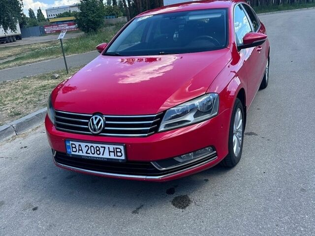 Червоний Фольксваген Пассат, об'ємом двигуна 1.8 л та пробігом 296 тис. км за 8000 $, фото 1 на Automoto.ua