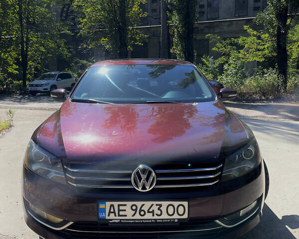 Красный Фольксваген Пассат, объемом двигателя 2.48 л и пробегом 298 тыс. км за 10500 $, фото 1 на Automoto.ua