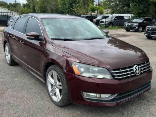 Красный Фольксваген Пассат, объемом двигателя 2 л и пробегом 83 тыс. км за 12100 $, фото 1 на Automoto.ua