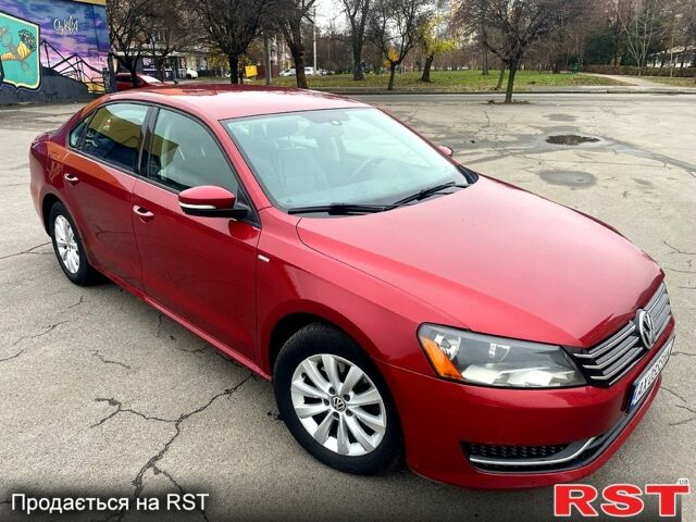 Красный Фольксваген Пассат, объемом двигателя 1.8 л и пробегом 139 тыс. км за 9000 $, фото 1 на Automoto.ua