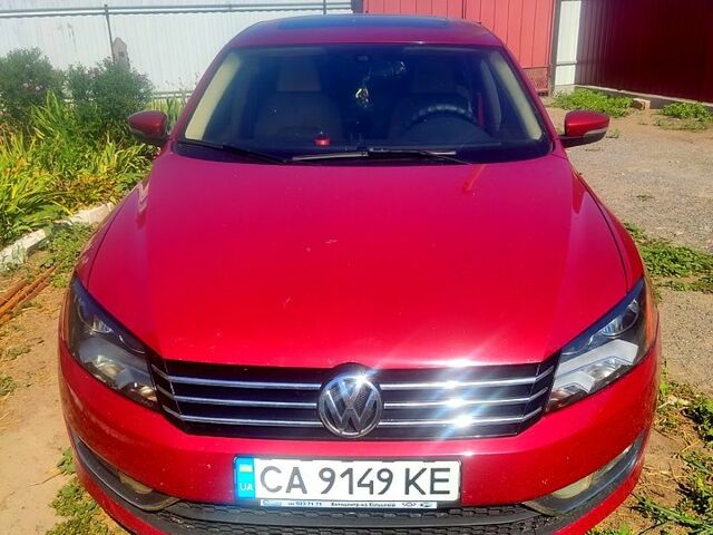 Красный Фольксваген Пассат, объемом двигателя 1.8 л и пробегом 210 тыс. км за 10000 $, фото 1 на Automoto.ua